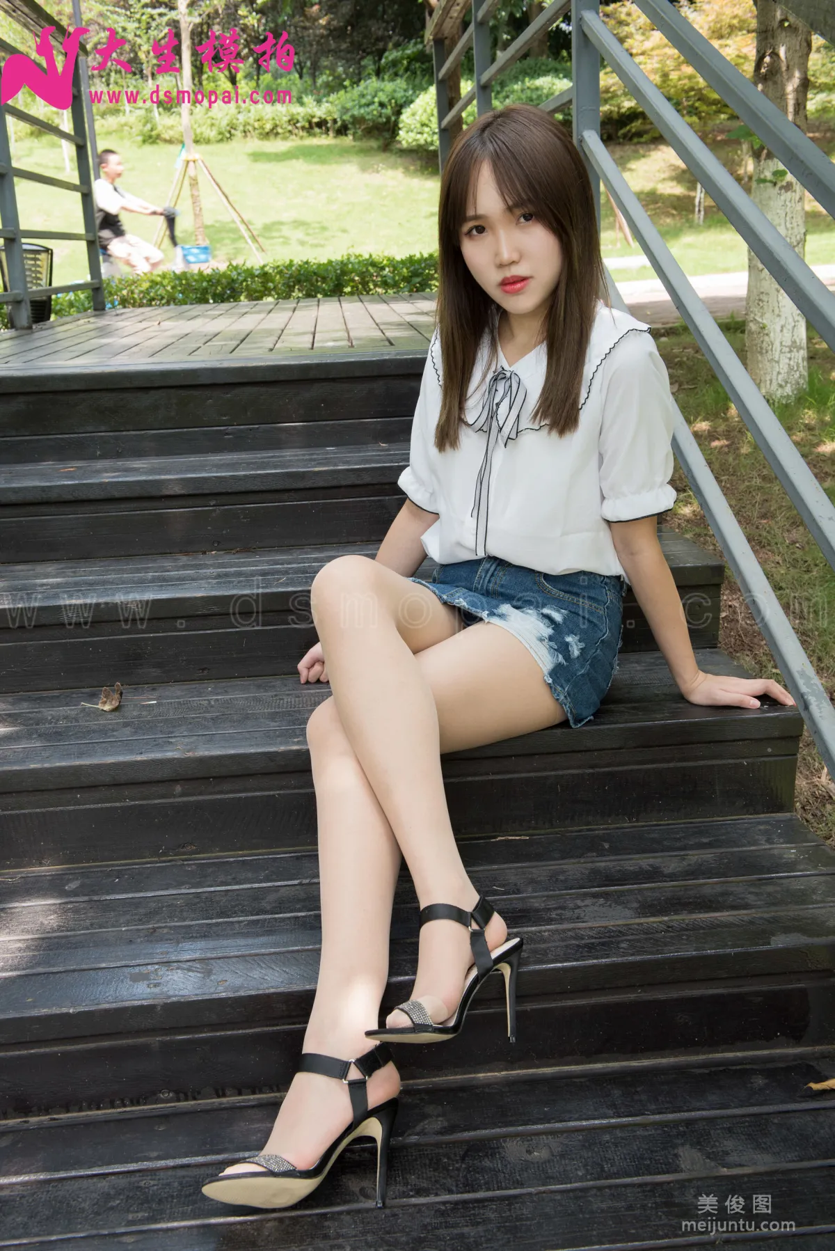 [大生模拍] No.137 婉菱 - 公园里的短裙肉丝5