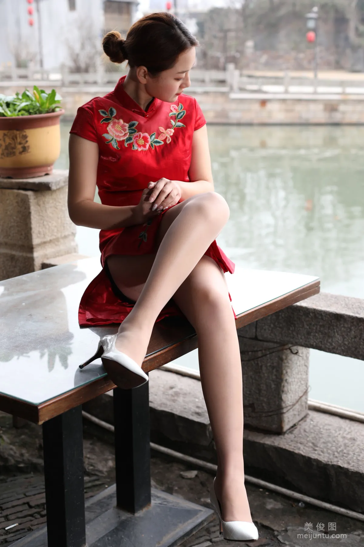 [Naisi] NO.074 Mao Mao, the Beauty of Qipao and Legs and Feet photo 31