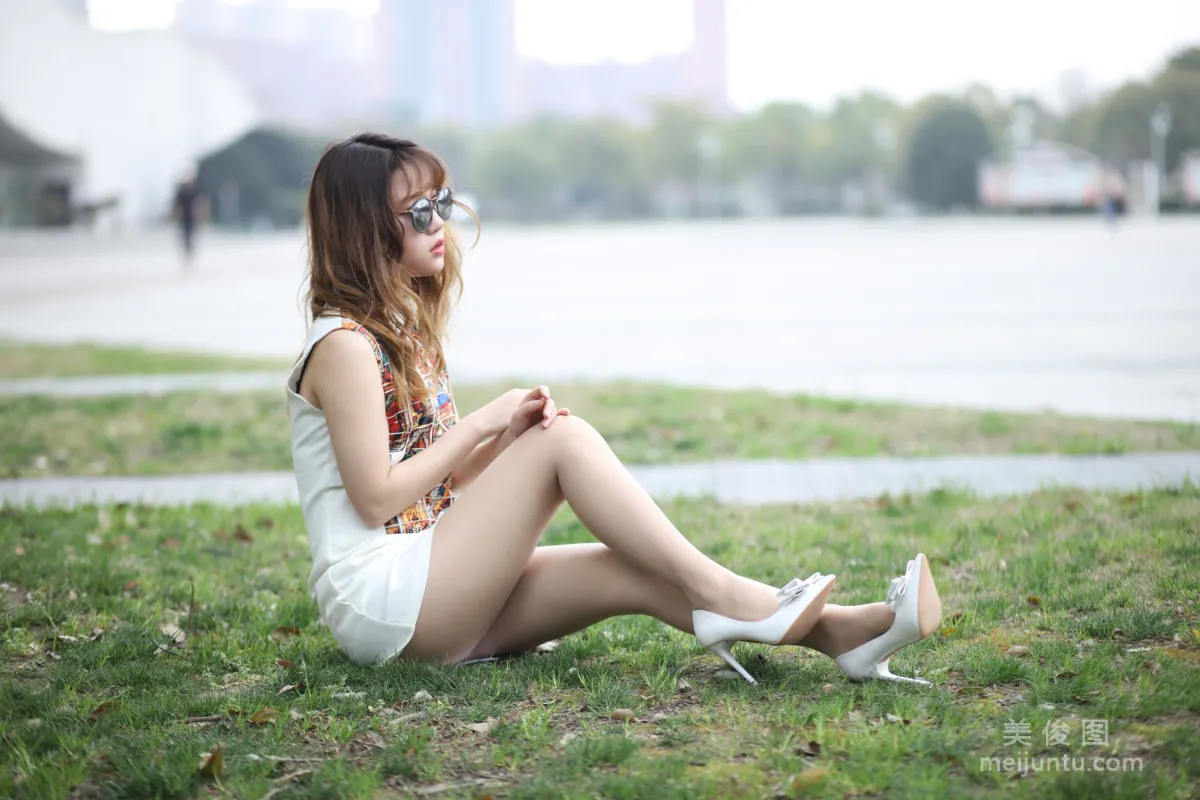 [Naisi] NO.058 Gao Gao - Sit Tight, Big White Legs! photo 8