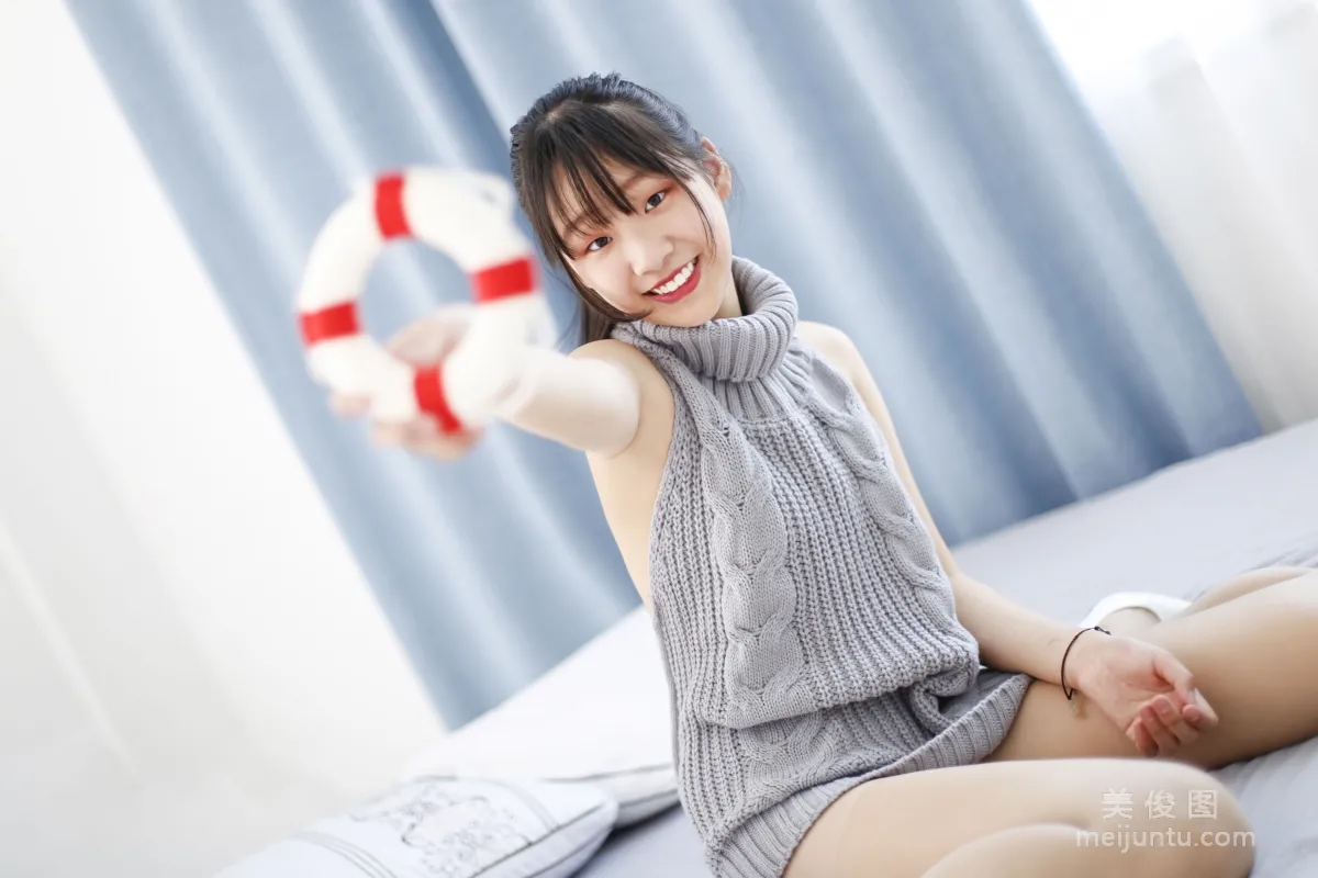 [Naisi] NO.098 Dan Baifen - Halter Sweater Take a Look photo 3
