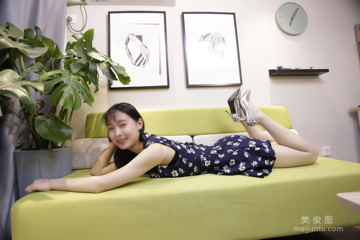 [Naisi] NO.083 Xiao Xian - Apartment Room Casually Posing Long Legs photo 27