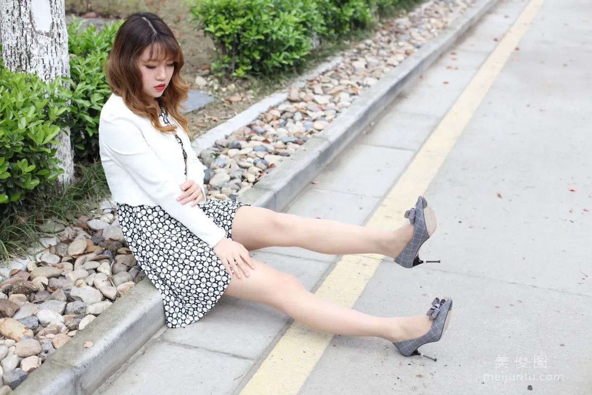[Naisi] NO.095 Gao Gao, Sitting Quietly in the Courtyard, Examining the Meat Stockings photo 33