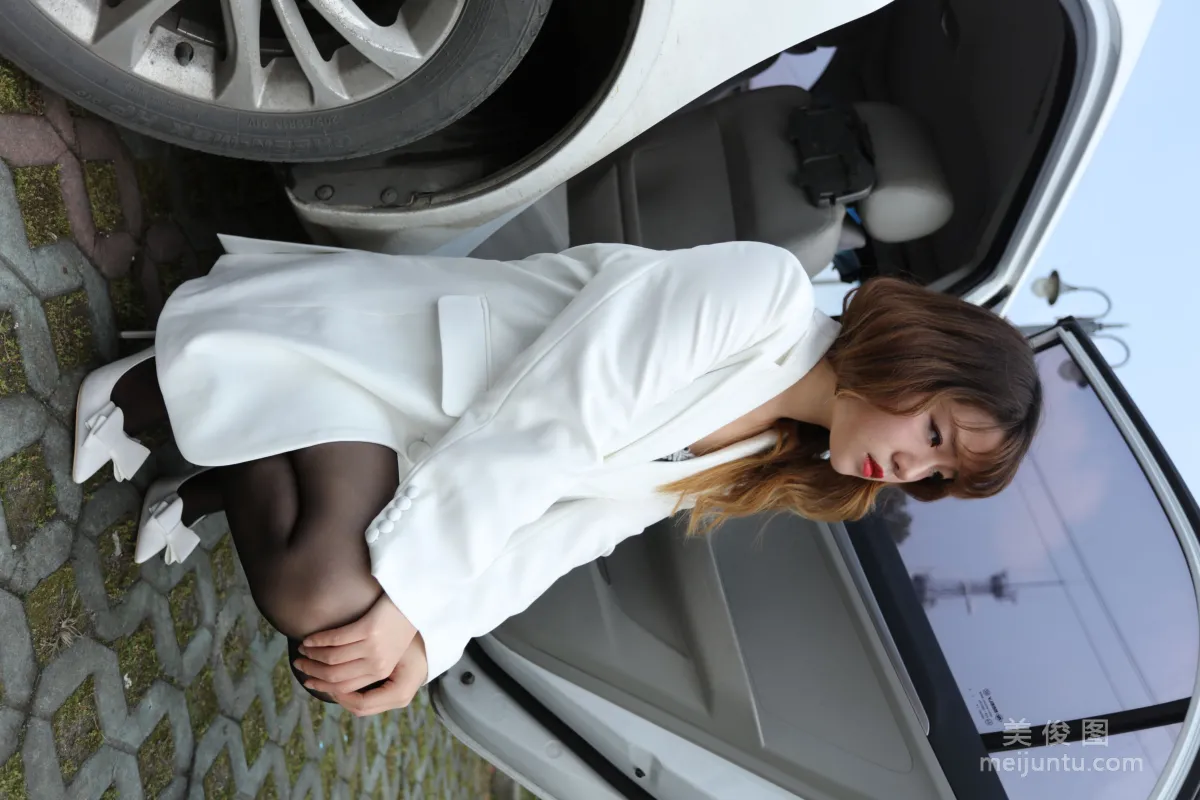 [Naisi] NO.043 Gao Gao - White Suit That Just Reaches the Hips photo 9