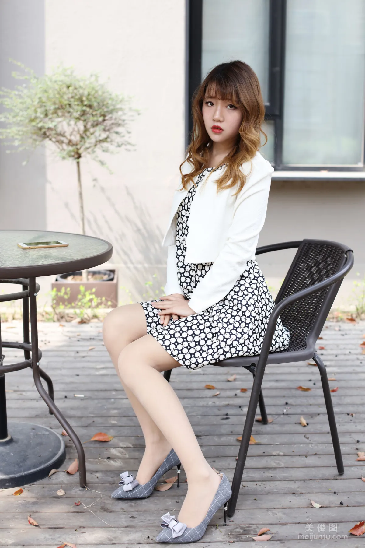 [Naisi] NO.095 Gao Gao, Sitting Quietly in the Courtyard, Examining the Meat Stockings photo 24