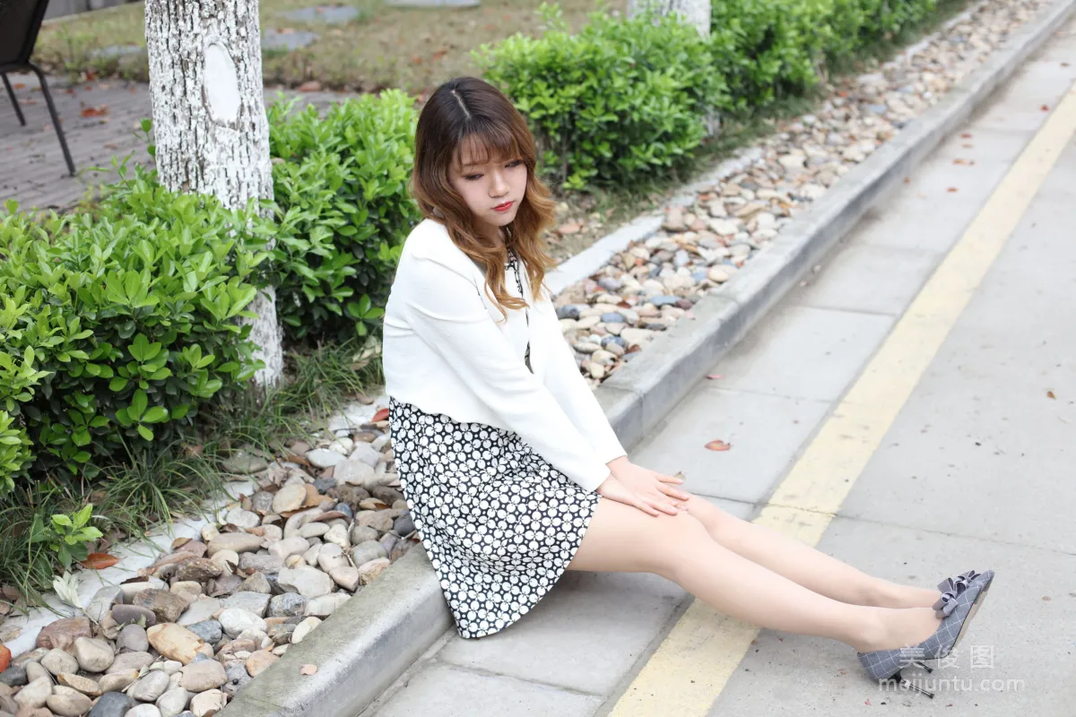 [Naisi] NO.095 Gao Gao, Sitting Quietly in the Courtyard, Examining the Meat Stockings photo 32