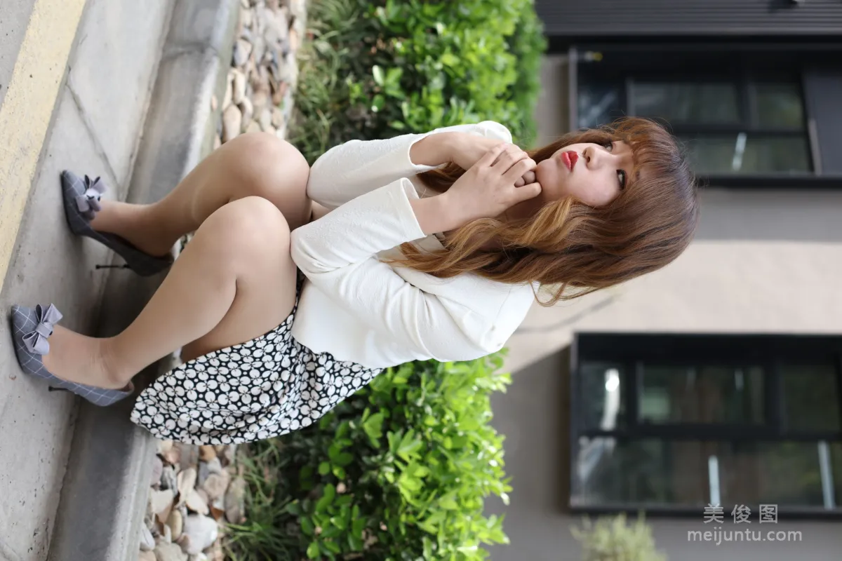[Naisi] NO.095 Gao Gao, Sitting Quietly in the Courtyard, Examining the Meat Stockings photo 36