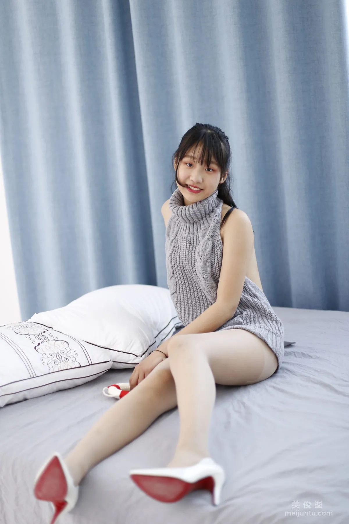 [Naisi] NO.098 Dan Baifen - Halter Sweater Take a Look photo 4
