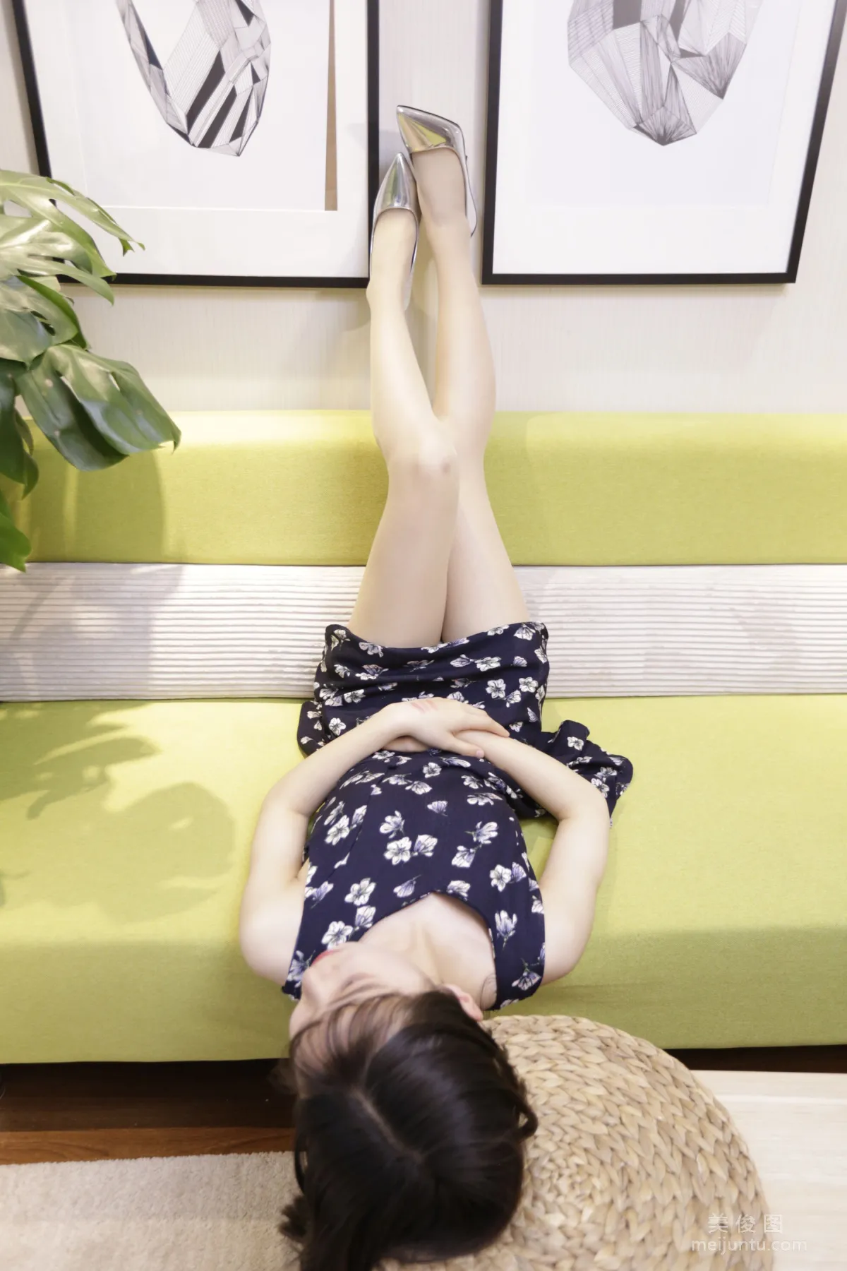 [Naisi] NO.083 Xiao Xian - Apartment Room Casually Posing Long Legs photo 30