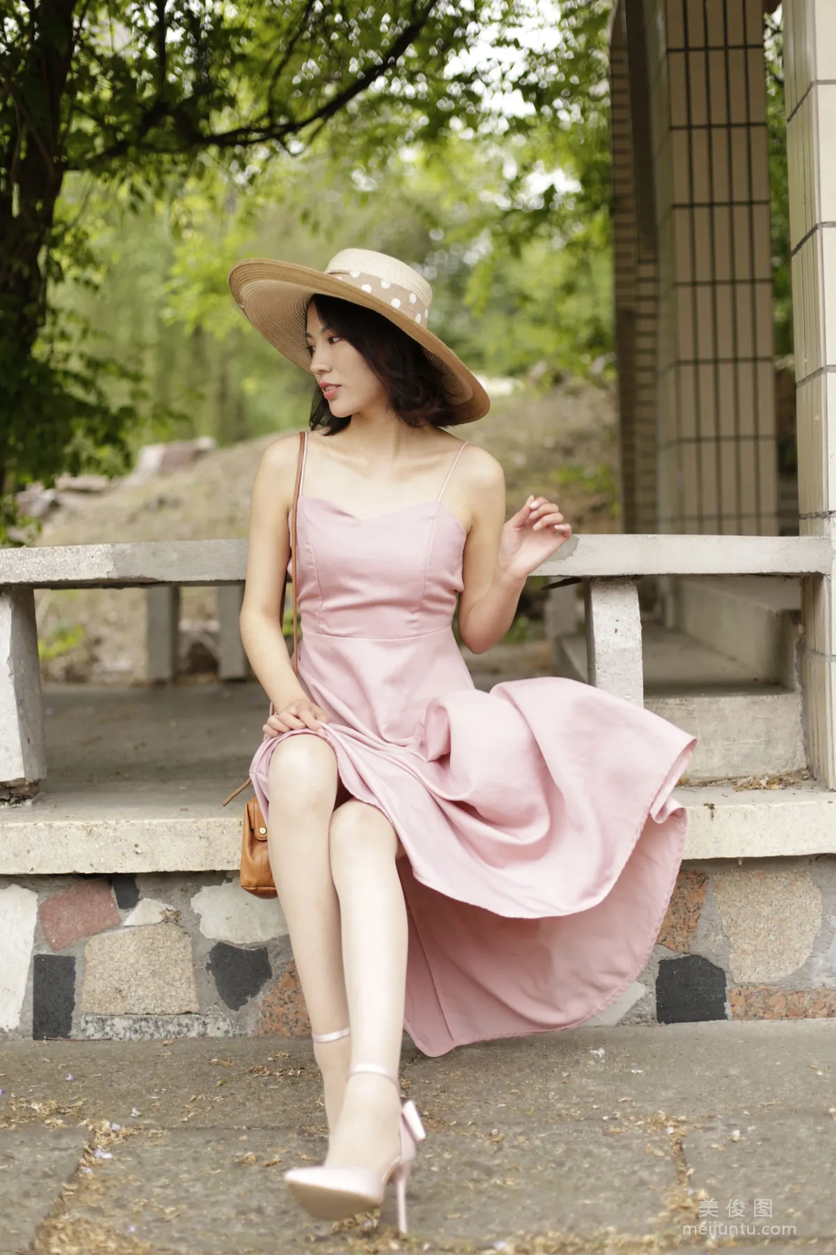 [奈丝] NO.105 成希 - 露背系带度假长度10