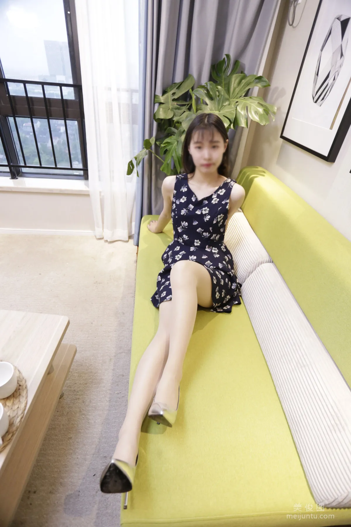 [Naisi] NO.083 Xiao Xian - Apartment Room Casually Posing Long Legs photo 24