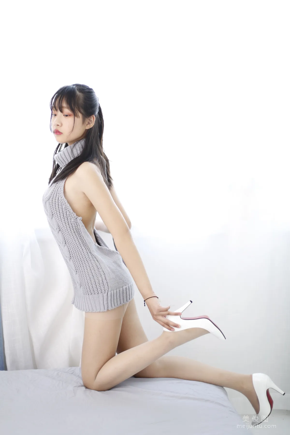 [Naisi] NO.098 Dan Baifen - Halter Sweater Take a Look photo 16