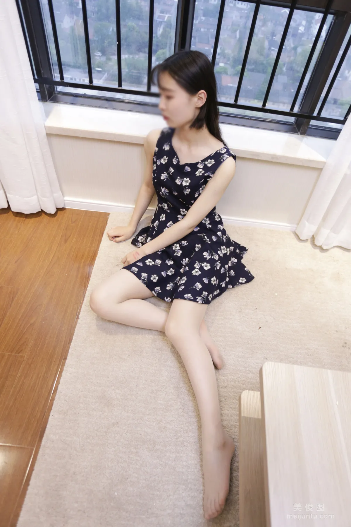 [Naisi] NO.083 Xiao Xian - Apartment Room Casually Posing Long Legs photo 37
