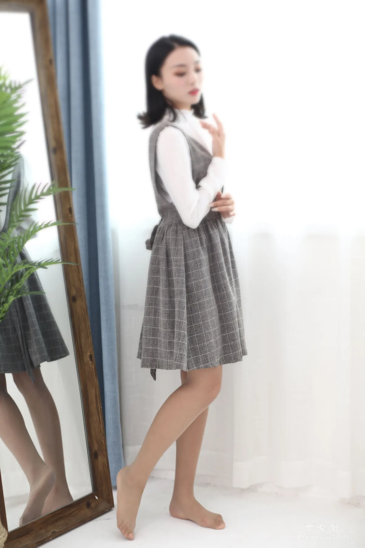 [奈丝] NO.133 秀秀 - 装嫩两件套 衬衫背带裙30