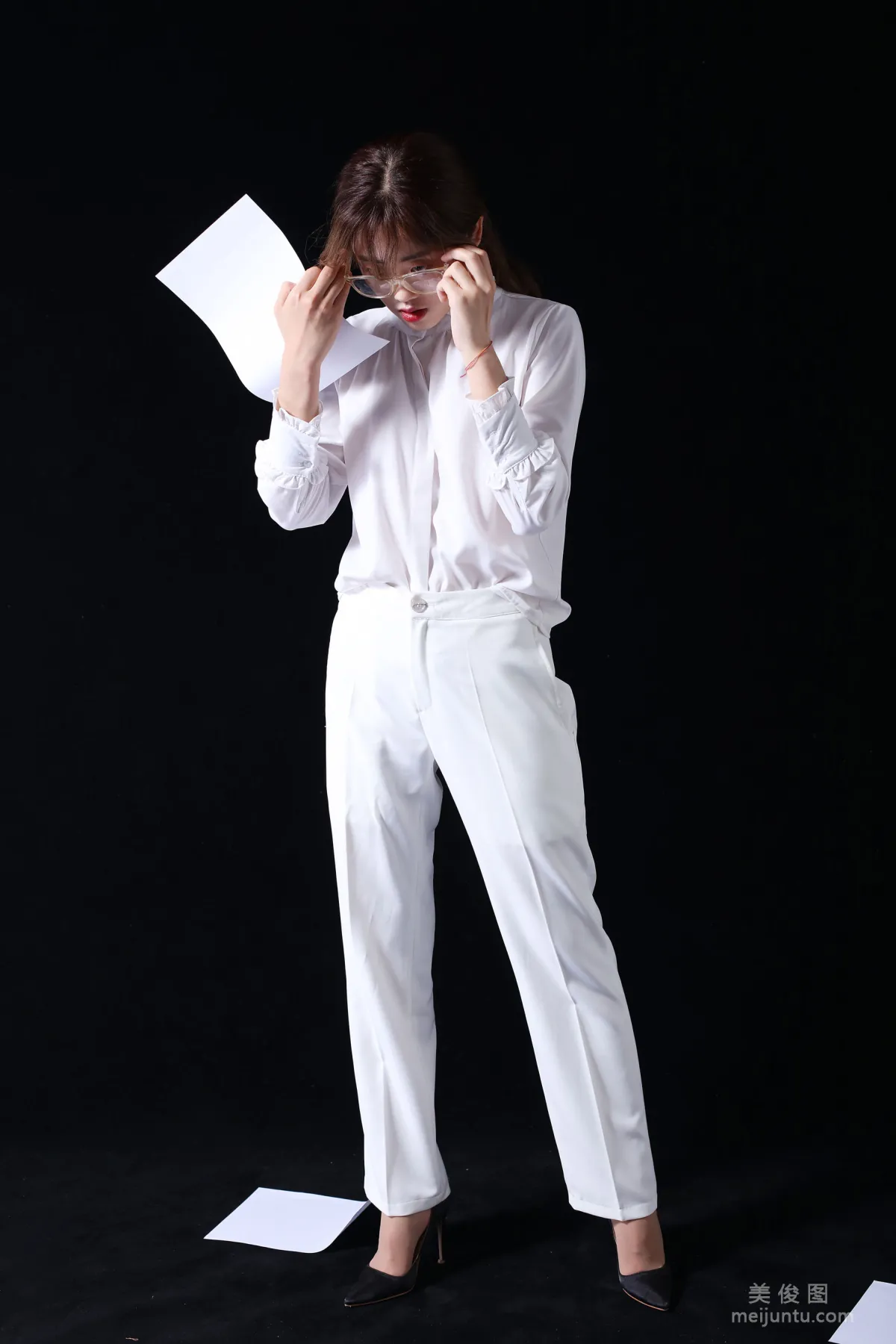 [Naisi] NO.126 Ke Le - Mature Woman Suit, Stockings in Pants photo 8