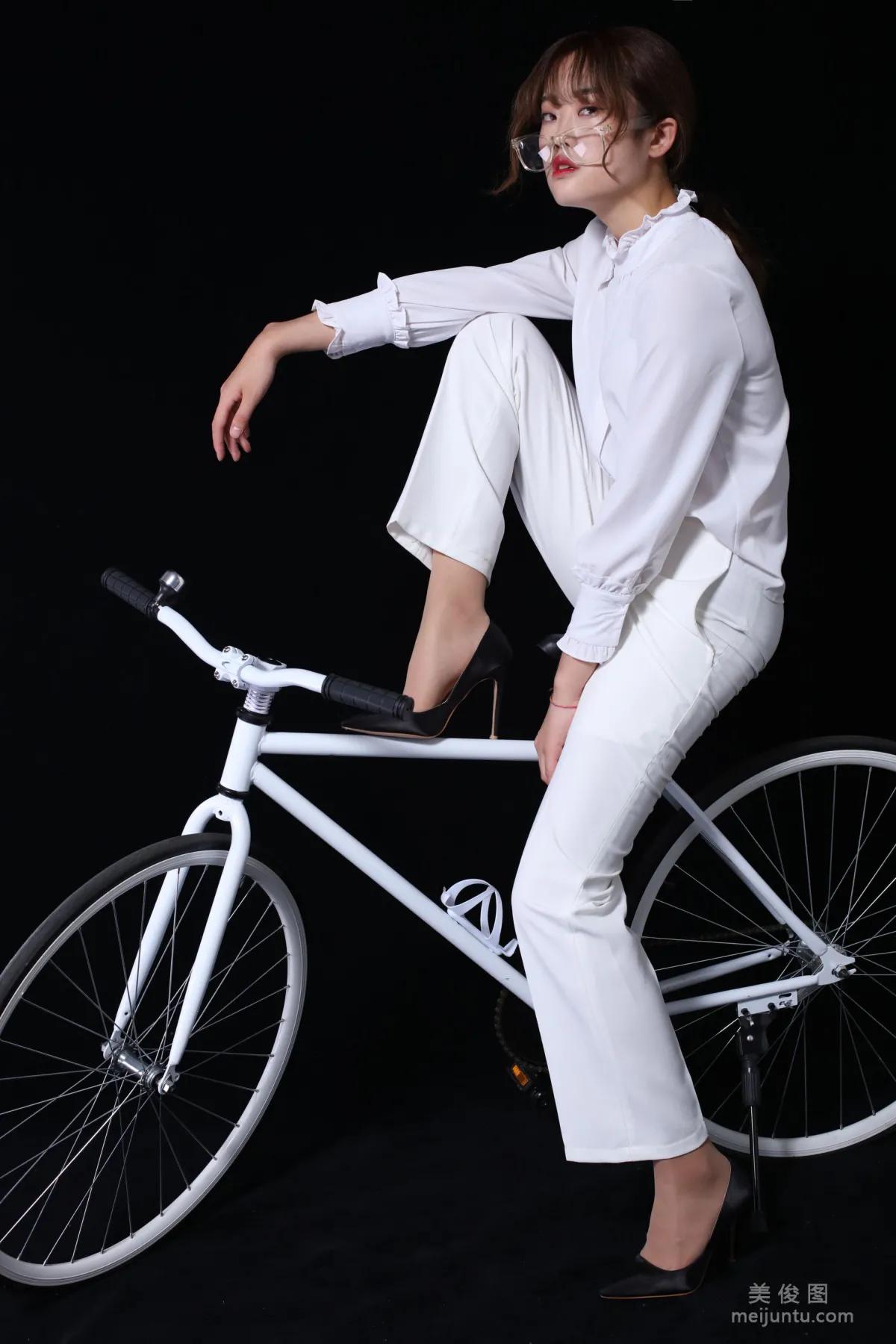 [Naisi] NO.126 Ke Le - Mature Woman Suit, Stockings in Pants photo 3