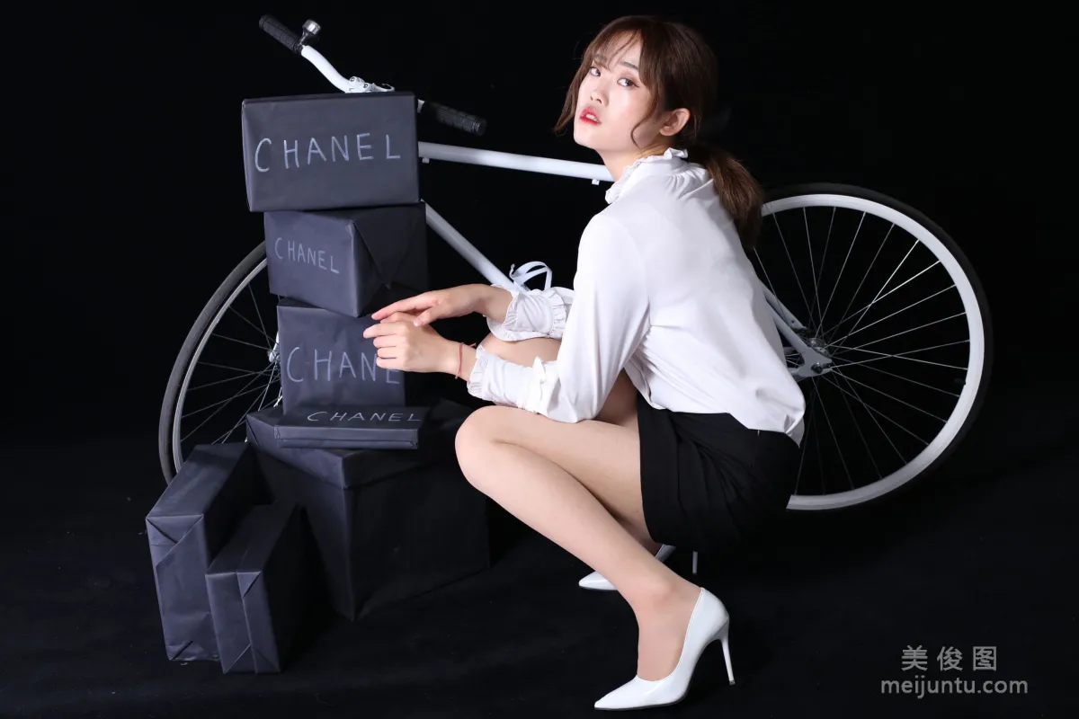 [Naisi] NO.122 Ke Le - Black and White Professional Attire photo 2