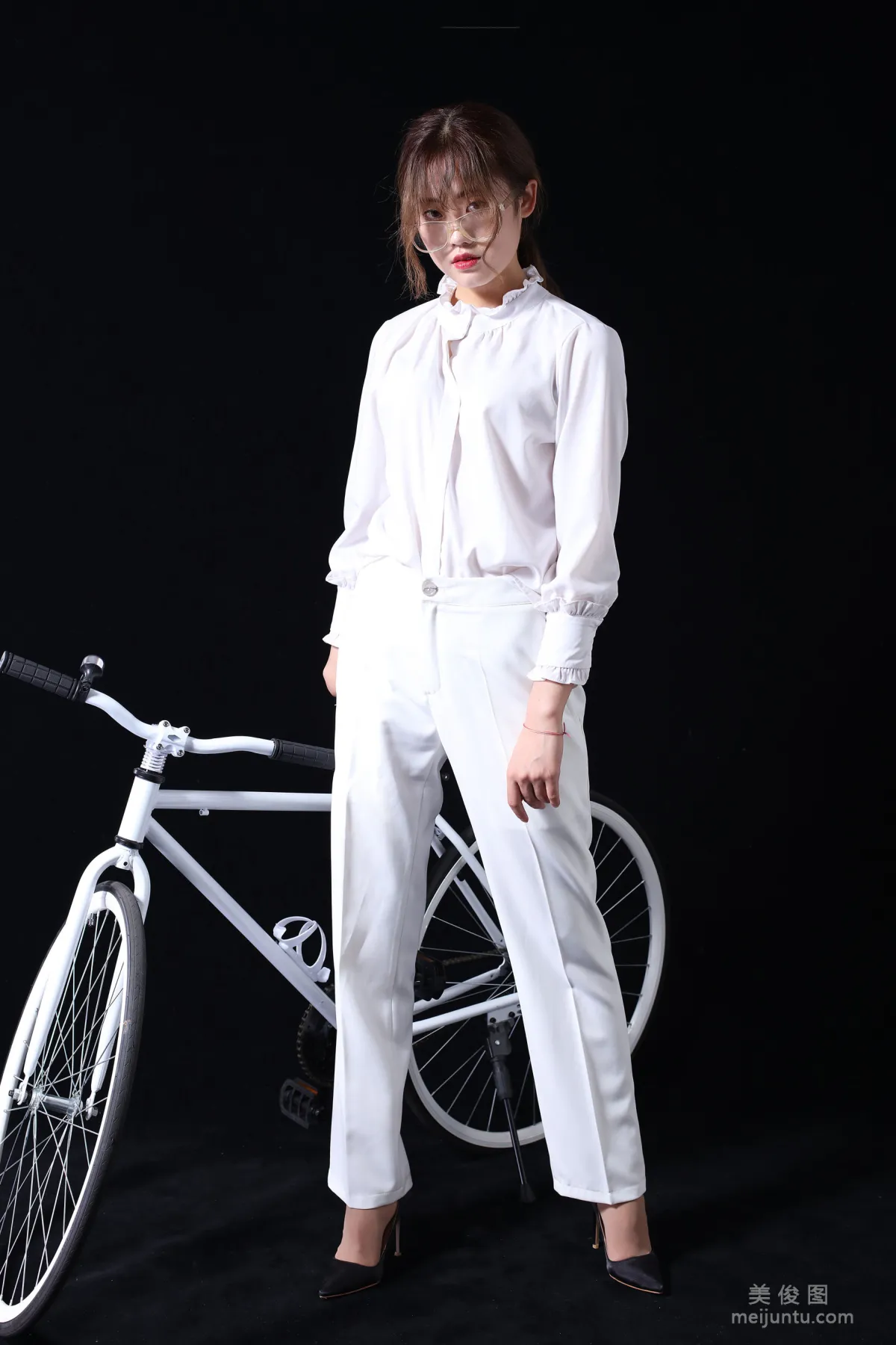 [Naisi] NO.126 Ke Le - Mature Woman Suit, Stockings in Pants photo 7