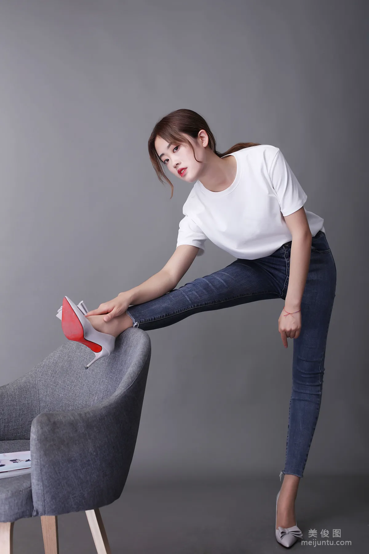 [奈丝] NO.127 可乐 - 白T牛仔裤里的丝袜10