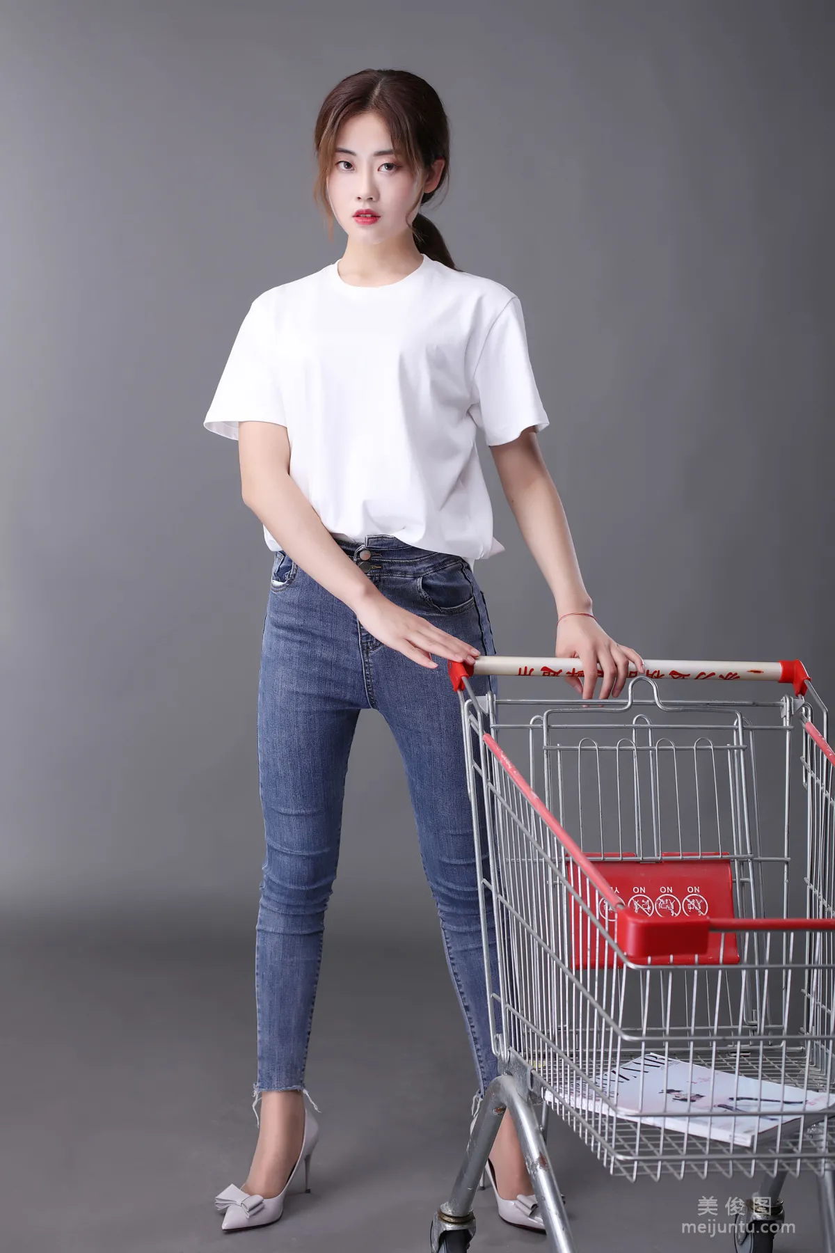 [奈丝] NO.127 可乐 - 白T牛仔裤里的丝袜27