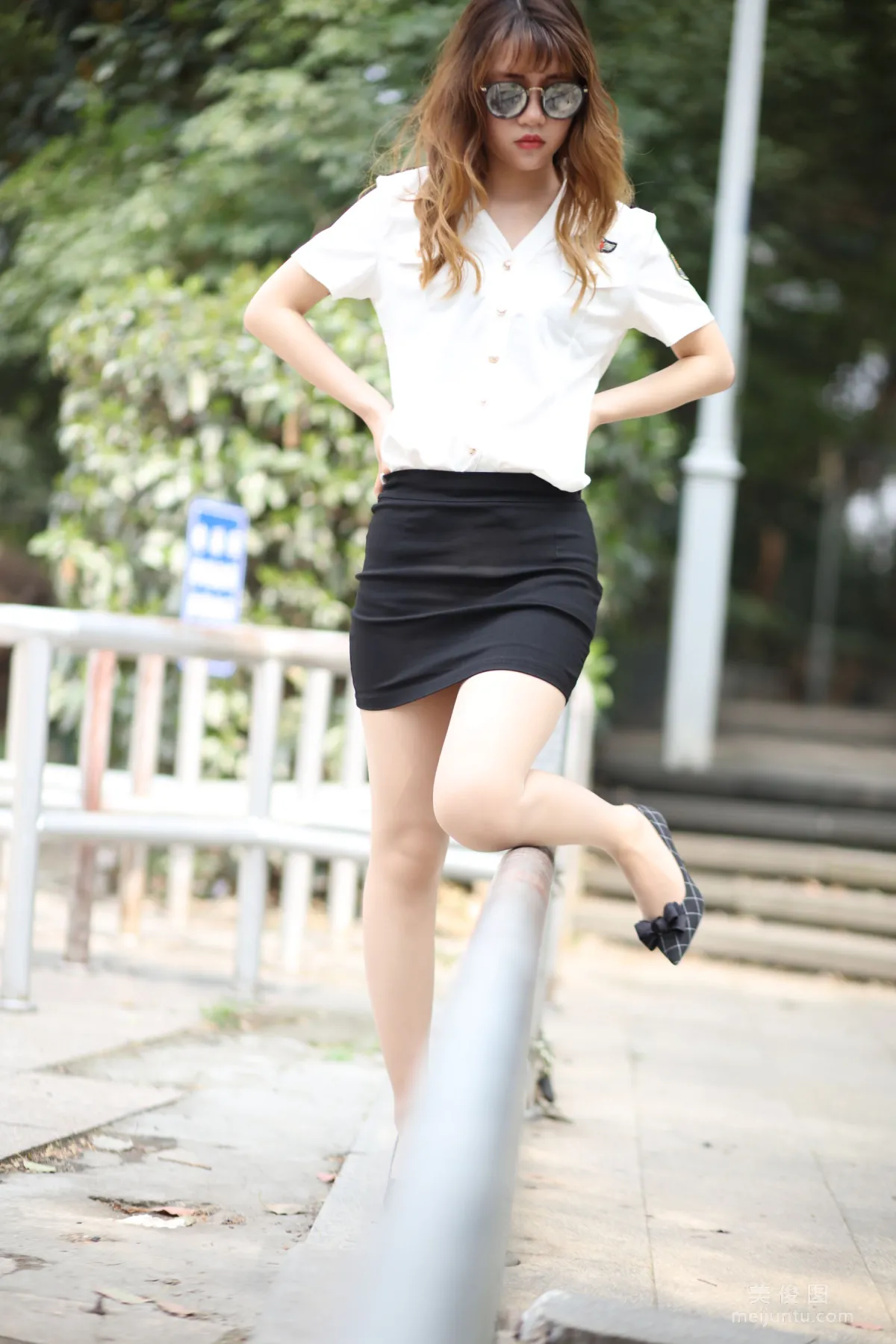 [Naisi] NO.116 Gao Gao - Uniform and Silk Stockings in the Park photo 16