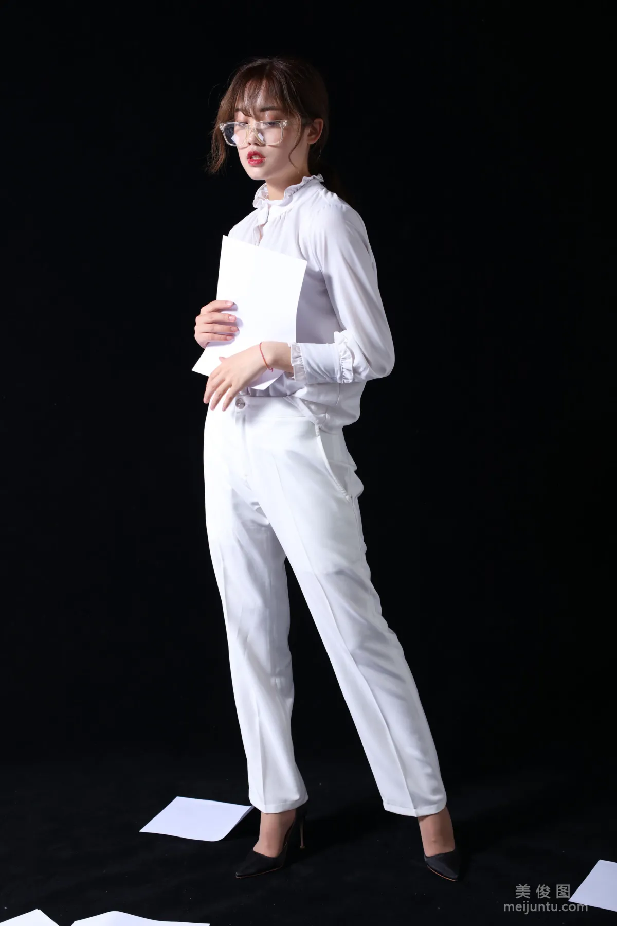 [Naisi] NO.126 Ke Le - Mature Woman Suit, Stockings in Pants photo 9