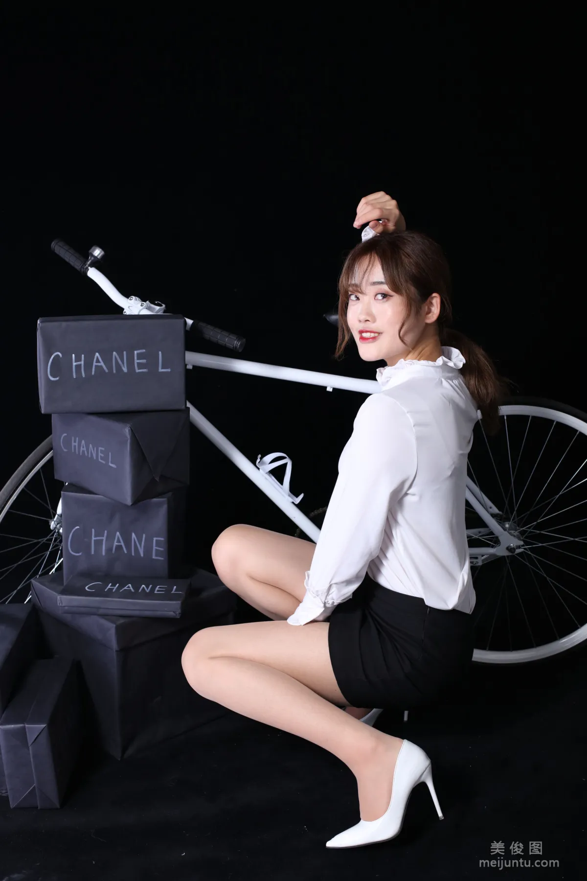[Naisi] NO.122 Ke Le - Black and White Professional Attire photo 3