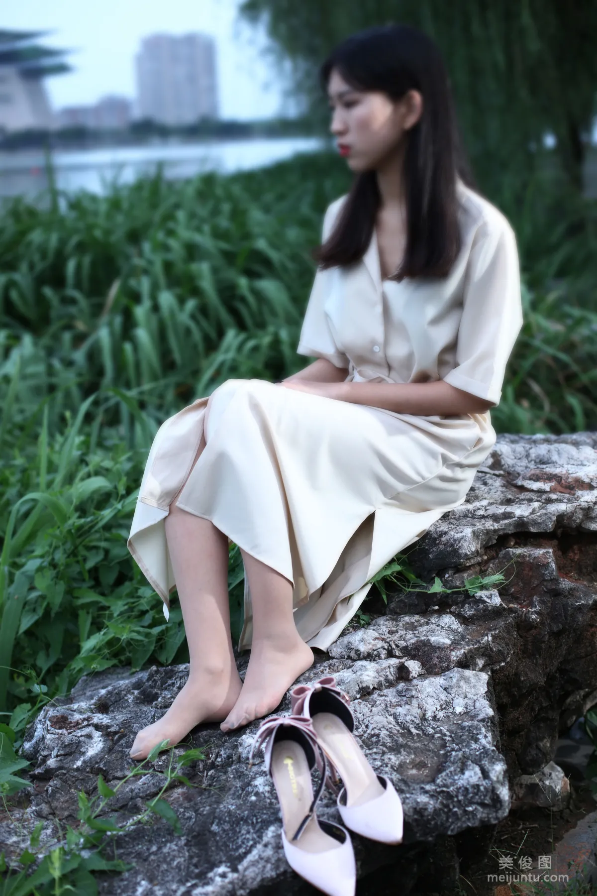 [奈丝] NO.131 小橙子 - 户外躺拍35