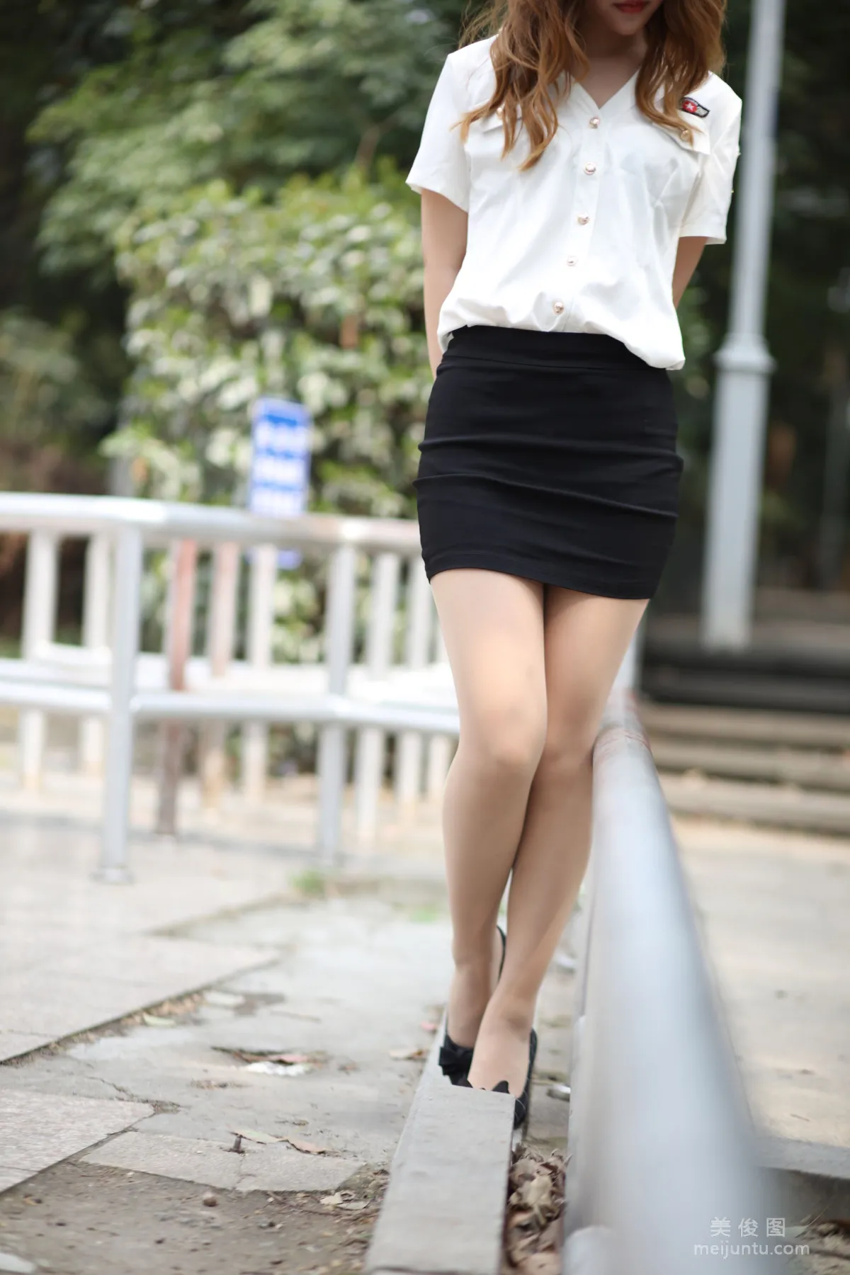 [Naisi] NO.116 Gao Gao - Uniform and Silk Stockings in the Park photo 17