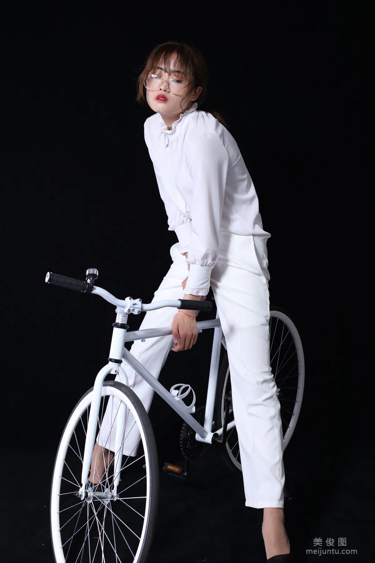 [Naisi] NO.126 Ke Le - Mature Woman Suit, Stockings in Pants photo 4