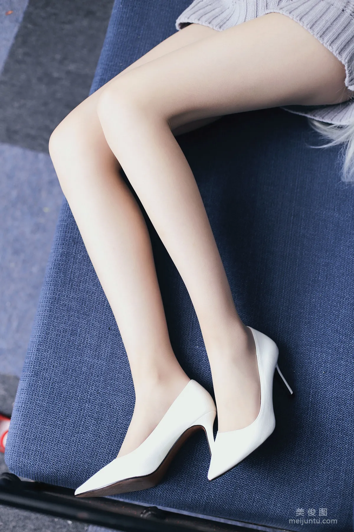 [Naisi] NO.120 Mo Liang, White-Haired Ink Girl Flashing in the Fitting Room photo 32