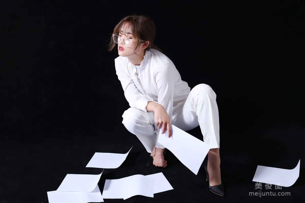 [Naisi] NO.126 Ke Le - Mature Woman Suit, Stockings in Pants photo 17