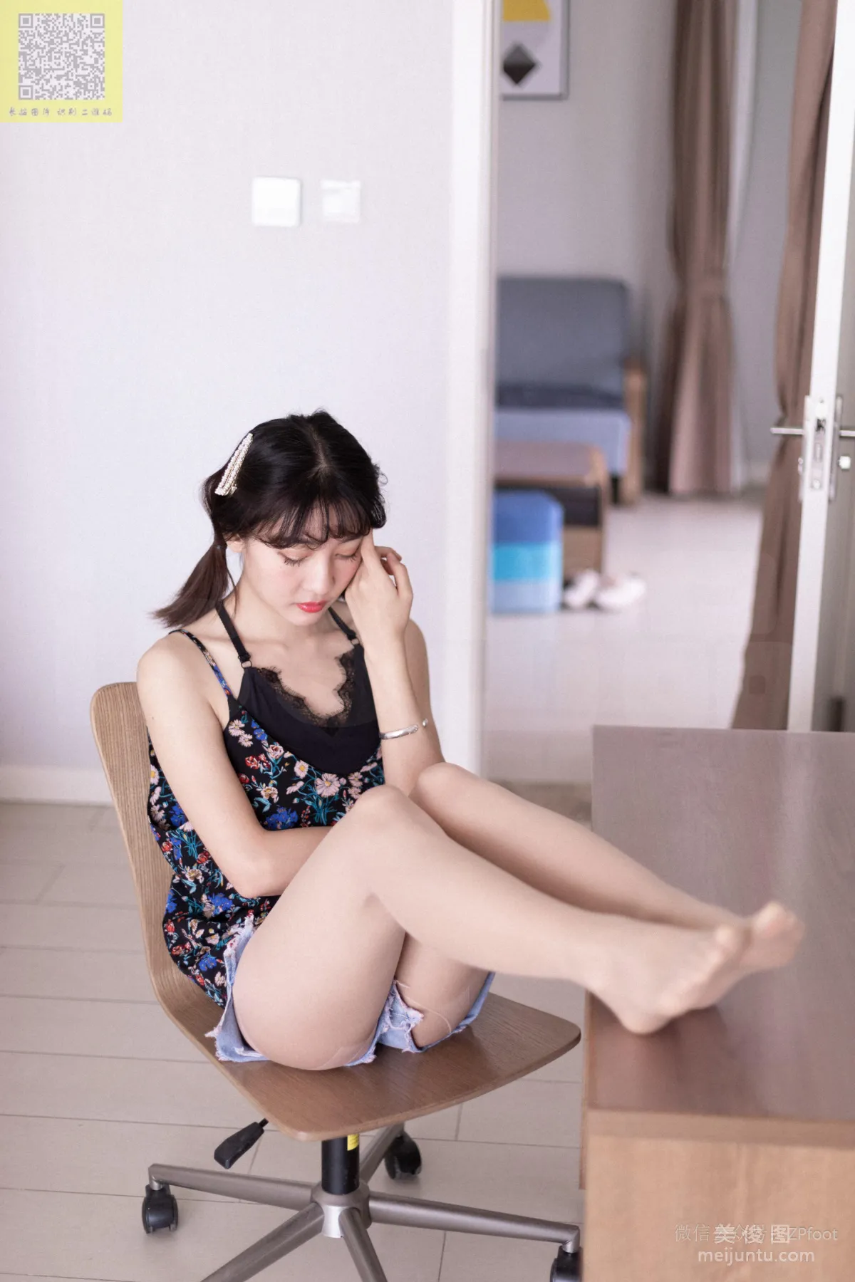 [LSS] NO.084 Xiao Xue's Camisole and Flesh-Colored Stockings Photo Set photo 57