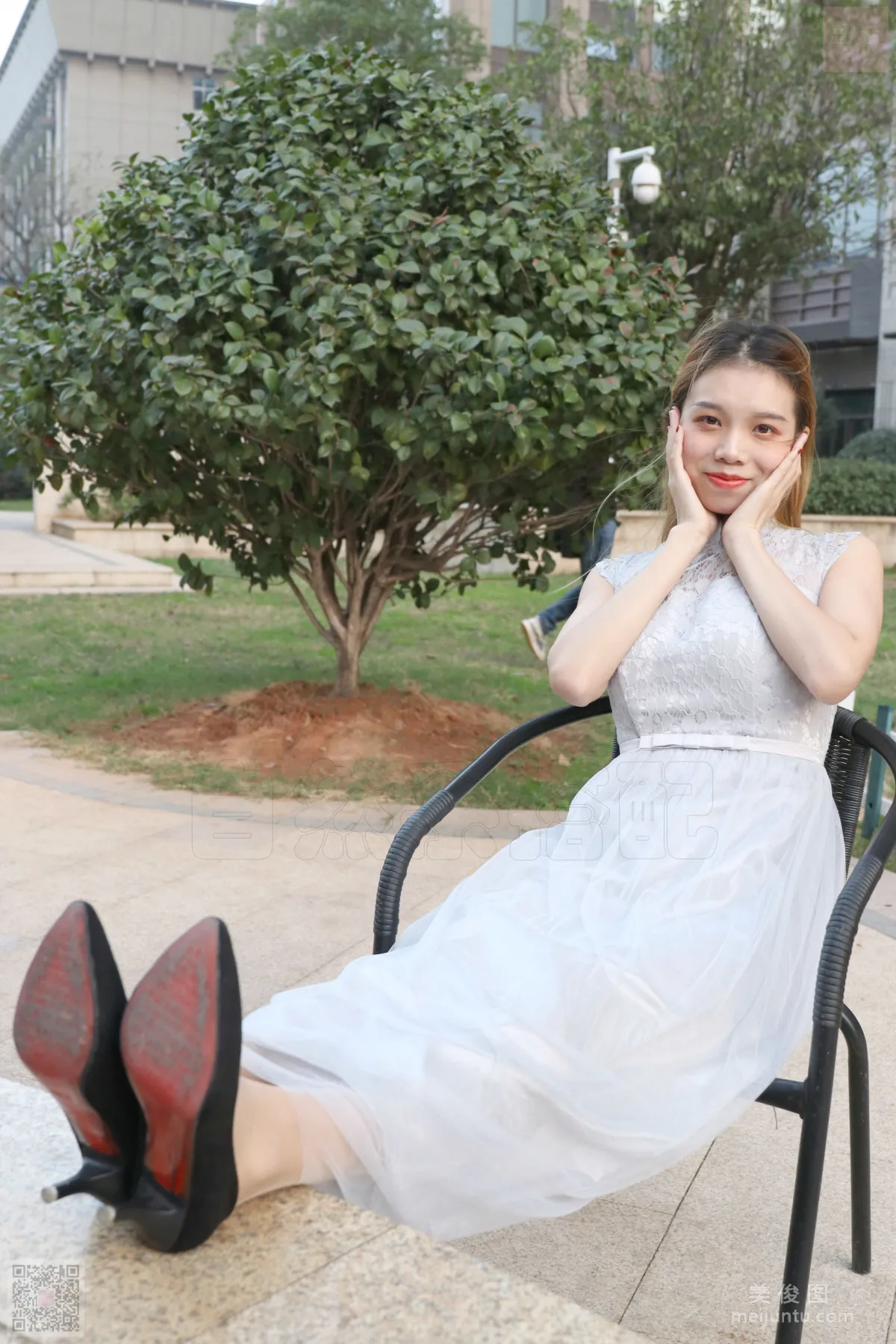 [SiHua] SH034 Xiao Qiao, The Little Bridesmaid Lost in the Garden photo 4