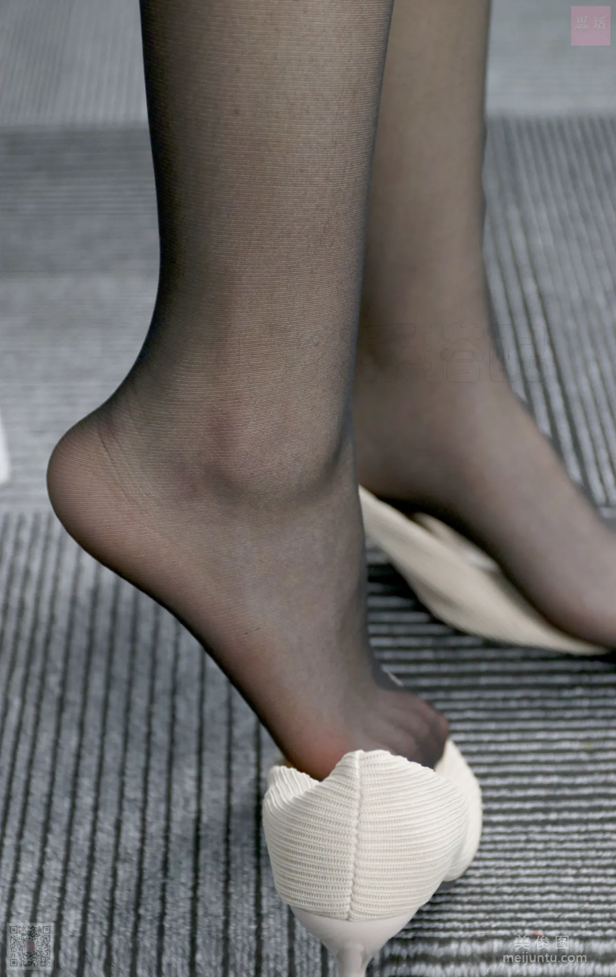[SiHua] SH028 Jun Jie - When Black Stockings Meet a Shy Face photo 35