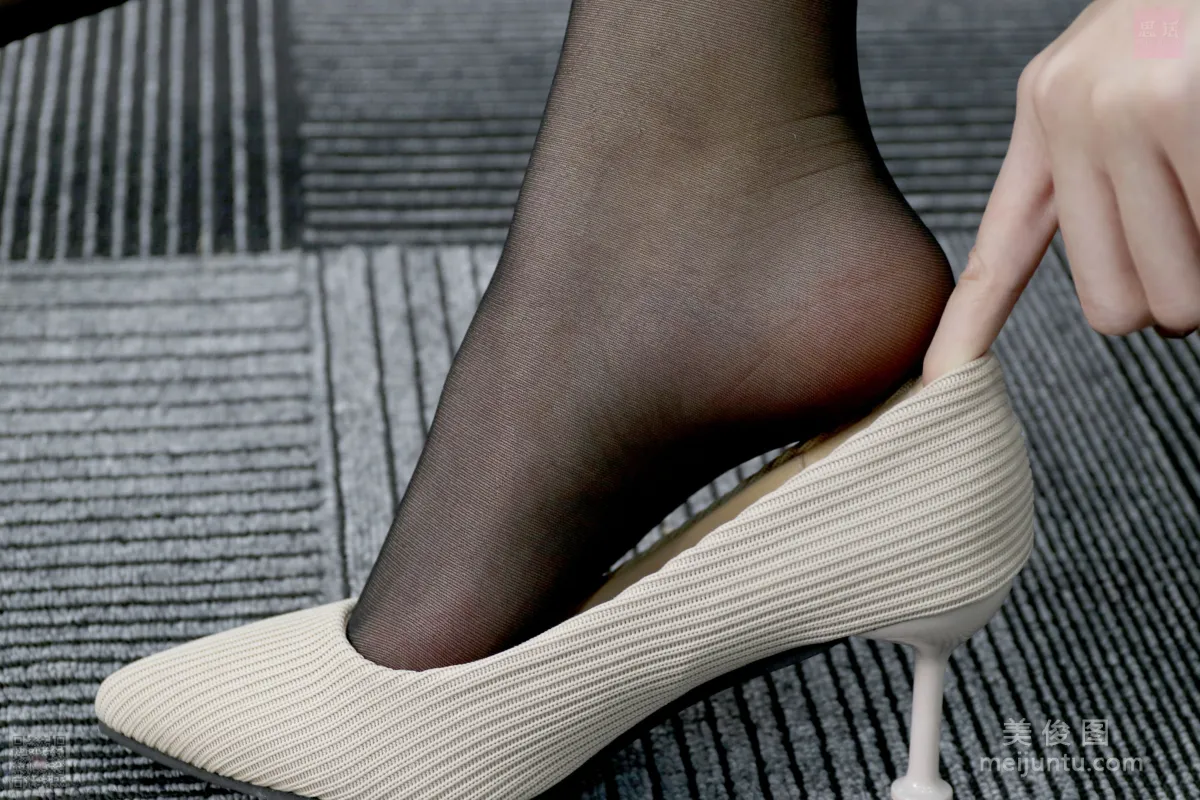 [SiHua] SH028 Jun Jie - When Black Stockings Meet a Shy Face photo 54