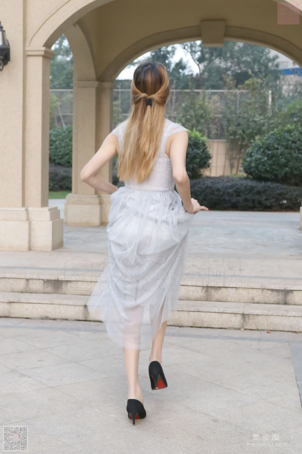 [SiHua] SH034 Xiao Qiao, The Little Bridesmaid Lost in the Garden photo 9