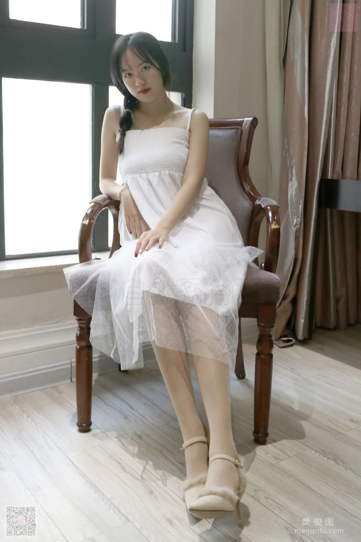 [SiHua] SH033 Zi Qi, Braided-Hair Girl in a White Dress photo 1