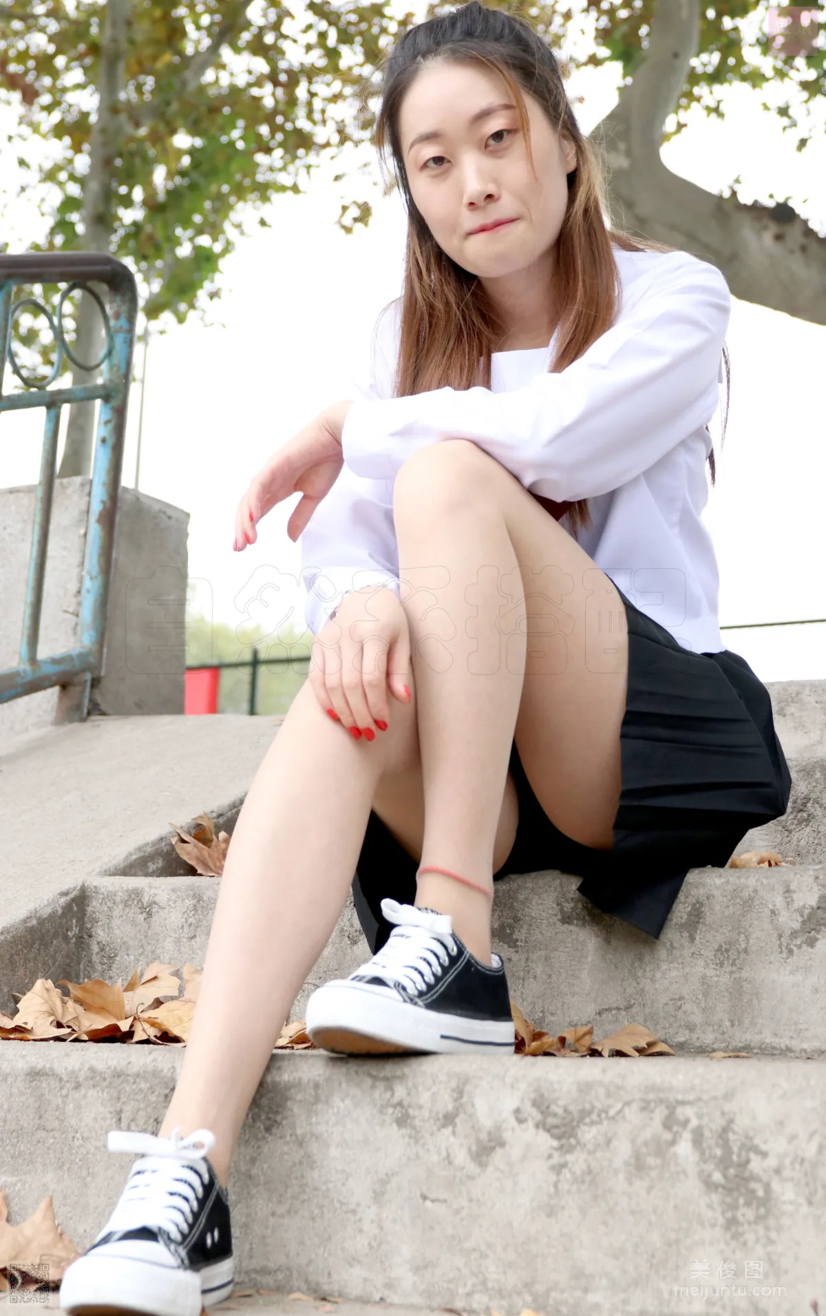 [思話SiHua] SH041 伊一 - JK的第一次嘗試 22