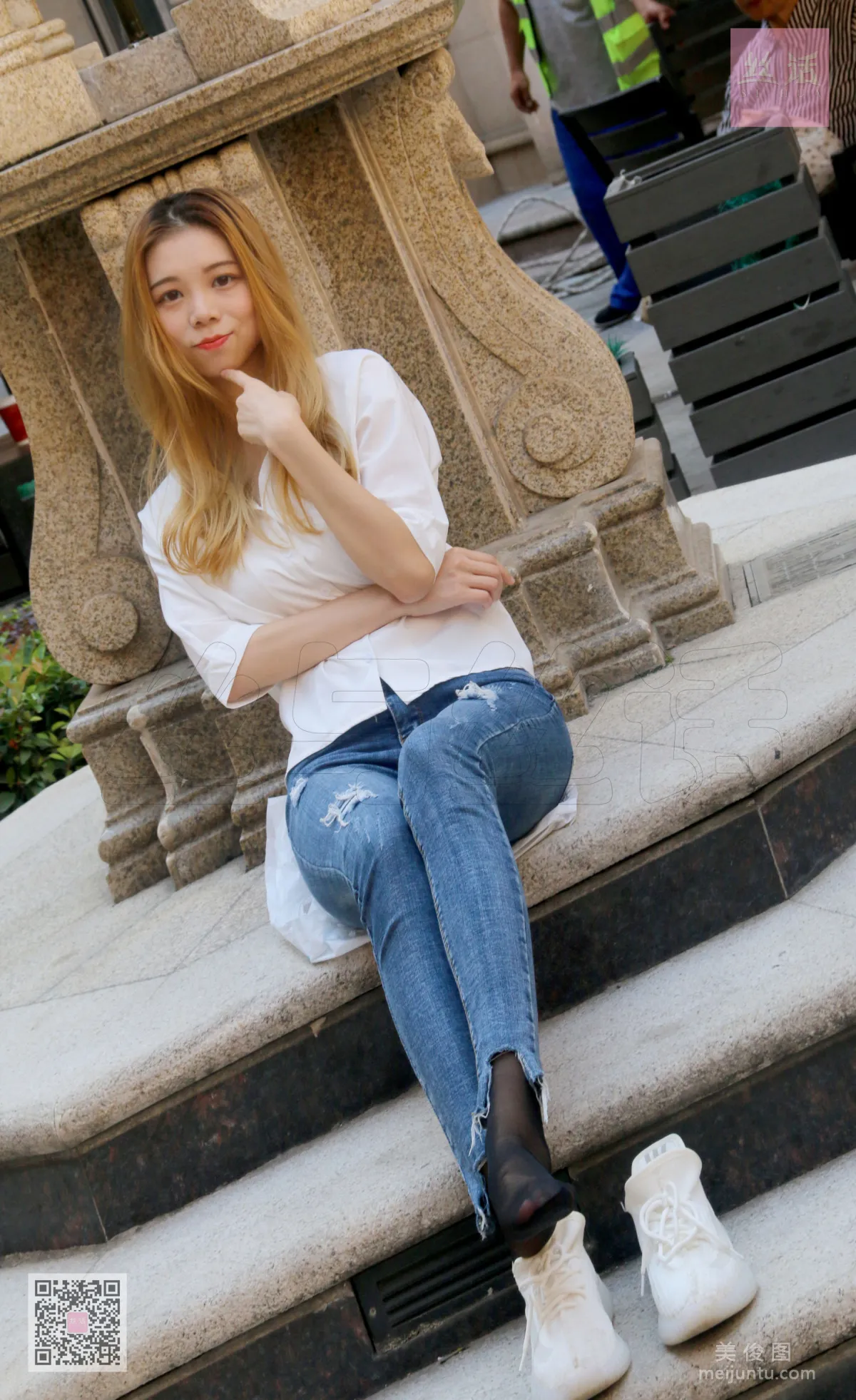 [SiHua] SH006 Jing Xian, Encountering Chris on the Pedestrian Street photo 2