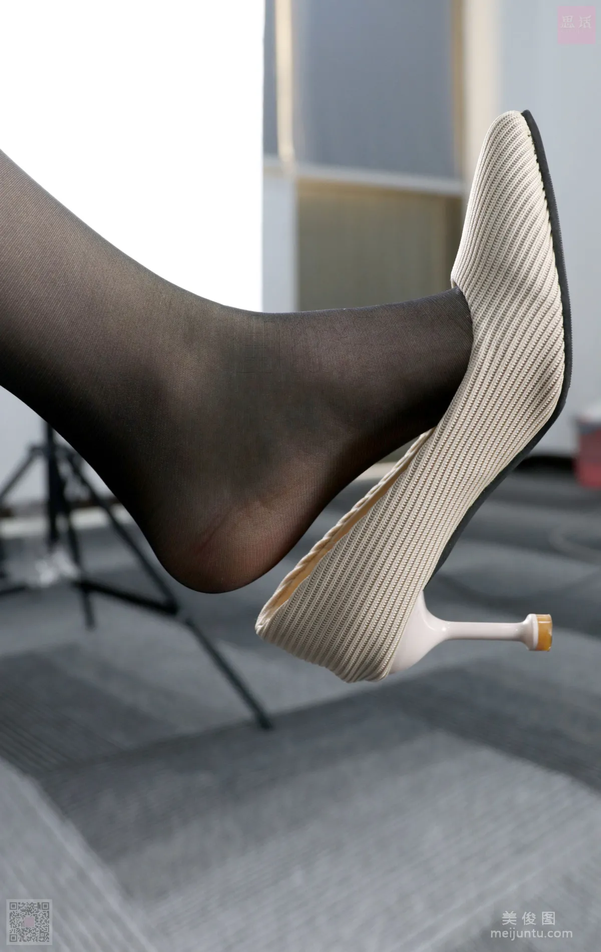 [SiHua] SH028 Jun Jie - When Black Stockings Meet a Shy Face photo 26