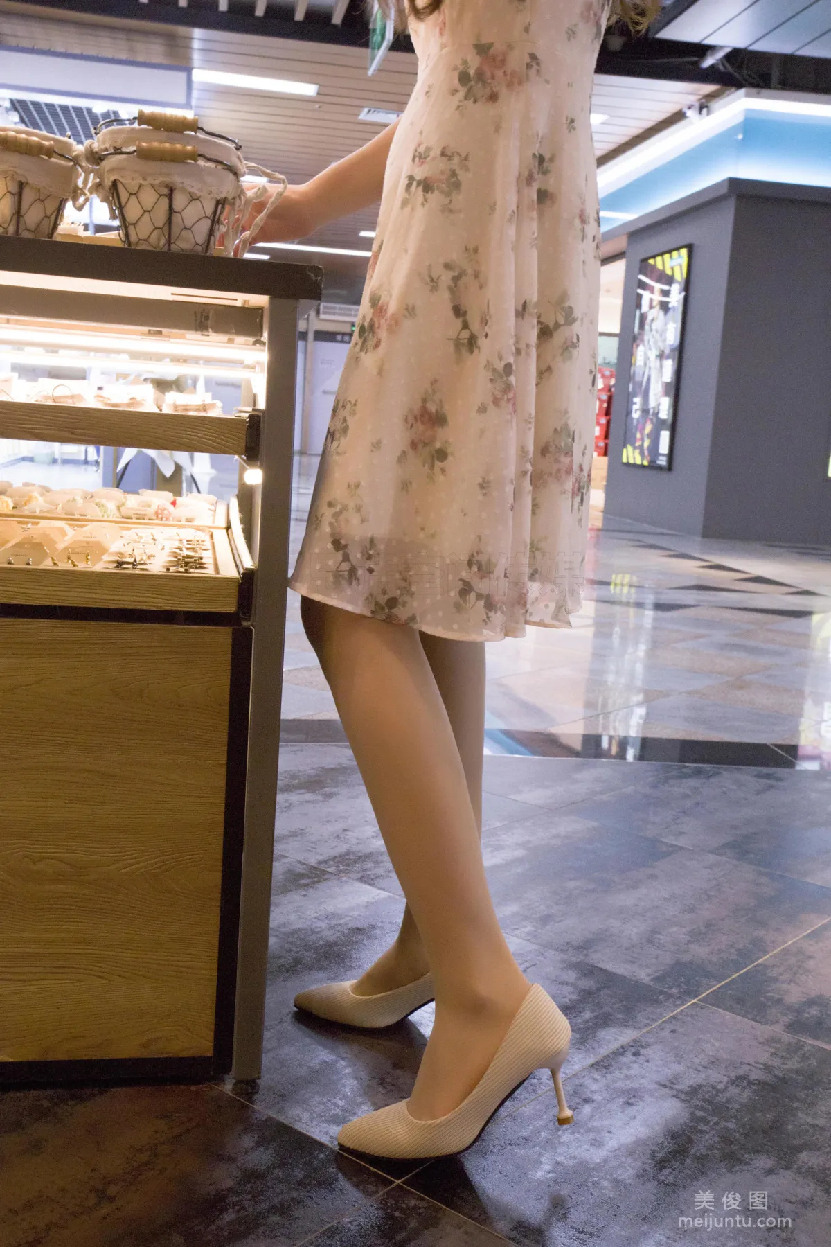 [SiHua] SH143 Xiao Ya - Tired from Shopping, Take a Rest photo 2