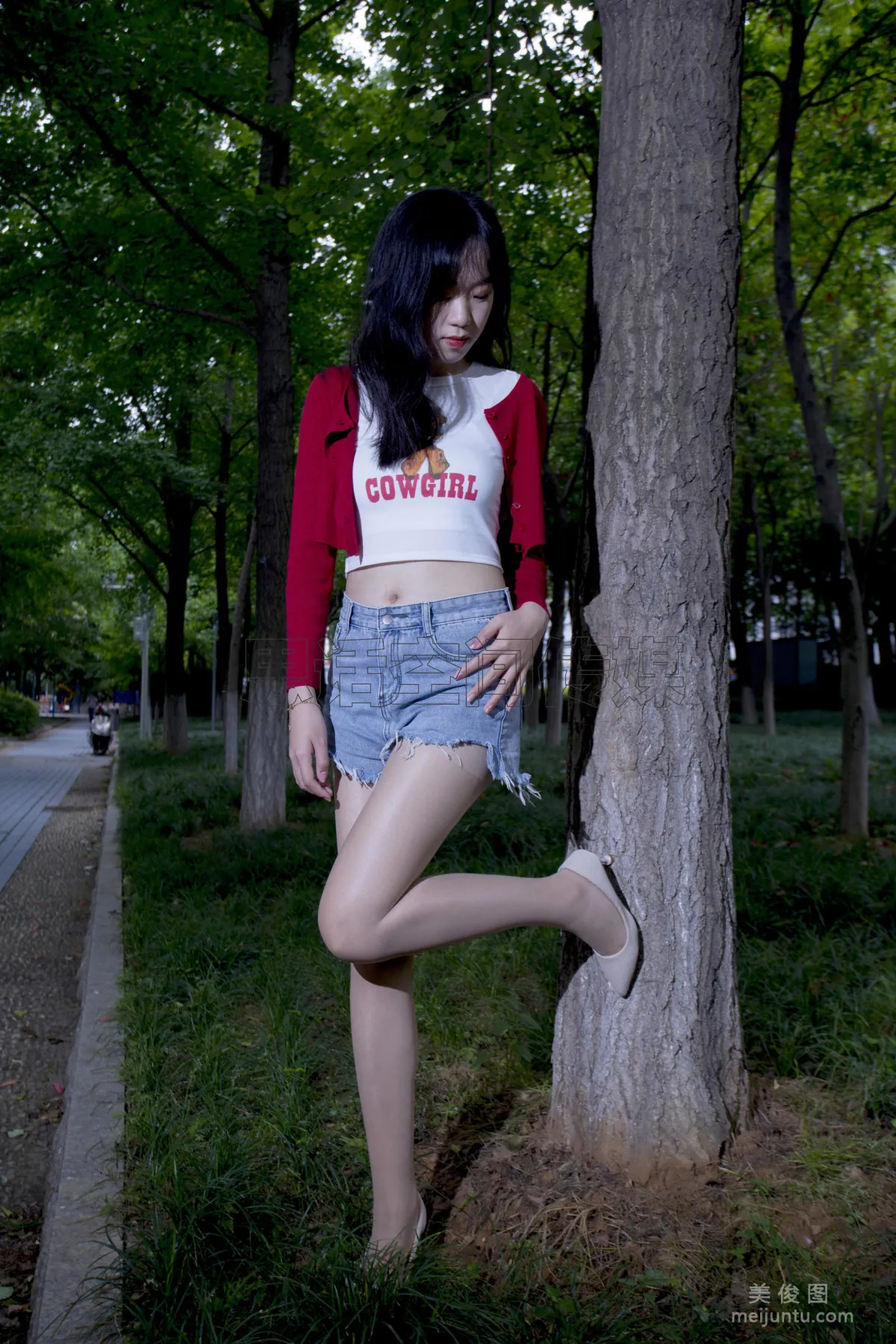 [SiHua] SH129 Zi Qi - Park Long Legs Energetic Girl photo 5