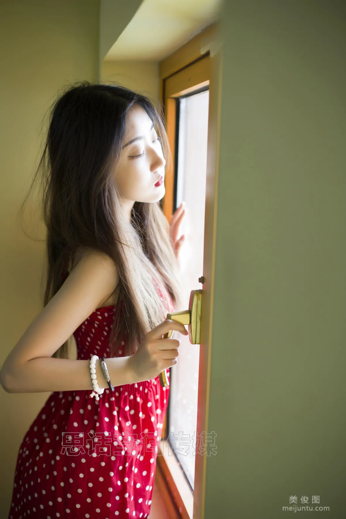 [SiHua] SH125 Lu Lu - Yangtze River Bridge Mysterious Red Dress photo 4