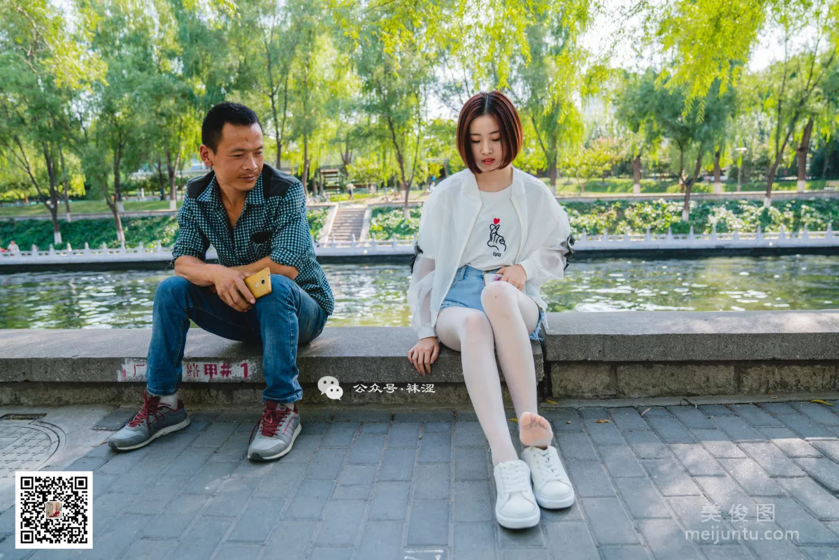 [袜涩] VOL.010  当穿白丝的妹子遇到大叔 写真套图36