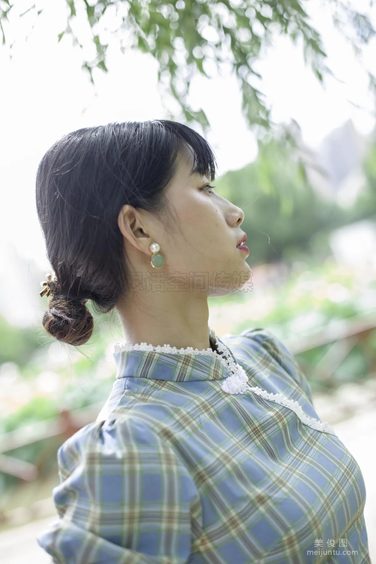 [SiHua] SH173 Shi Shi, Qipao and Silk Stockings Girl Strolls in the Park photo 40