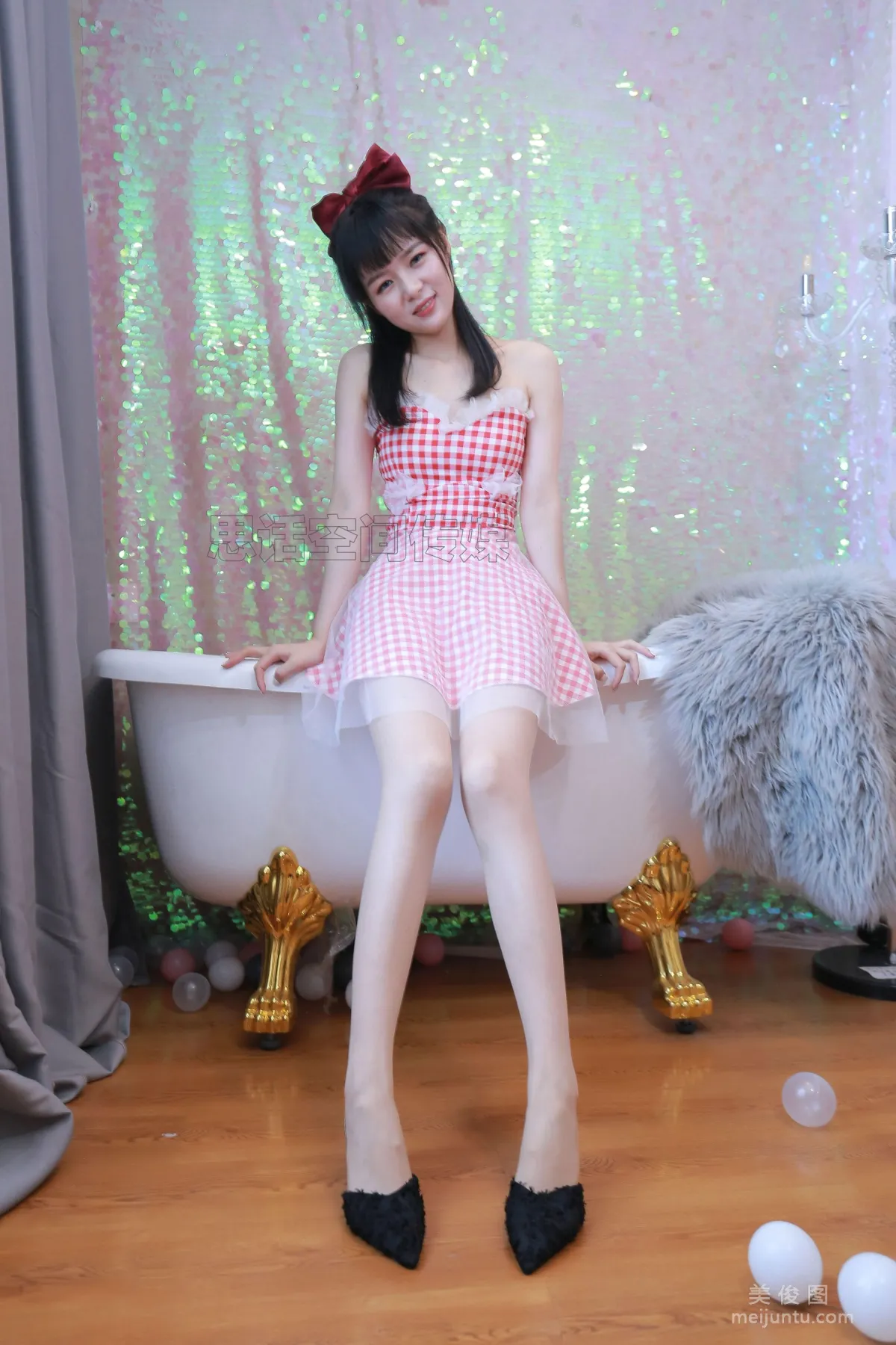 [SiHua] SH176 Xiao Die - Beautiful Legs Girl on a Balloon Ball photo 20