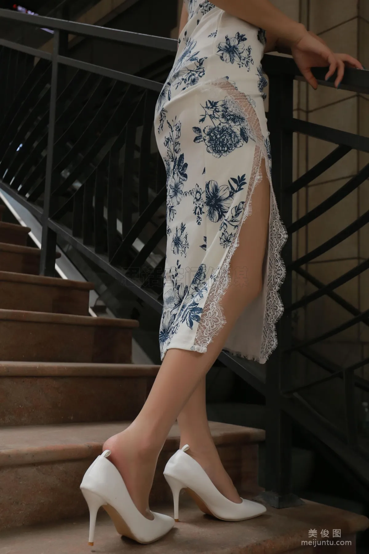 [SiHua] SH187 Shi Shi, Qipao Goddess in Flesh Stockings photo 6