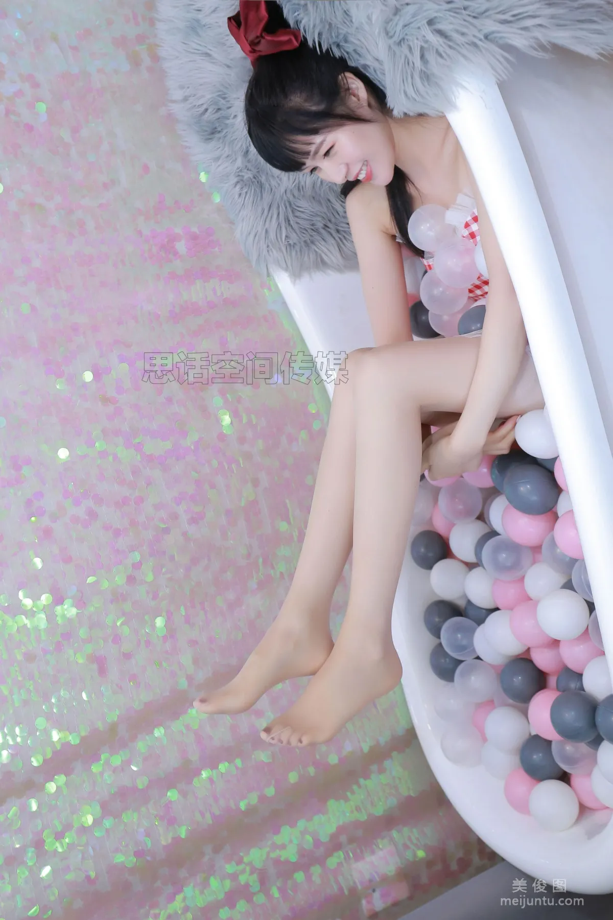 [SiHua] SH176 Xiao Die - Beautiful Legs Girl on a Balloon Ball photo 9