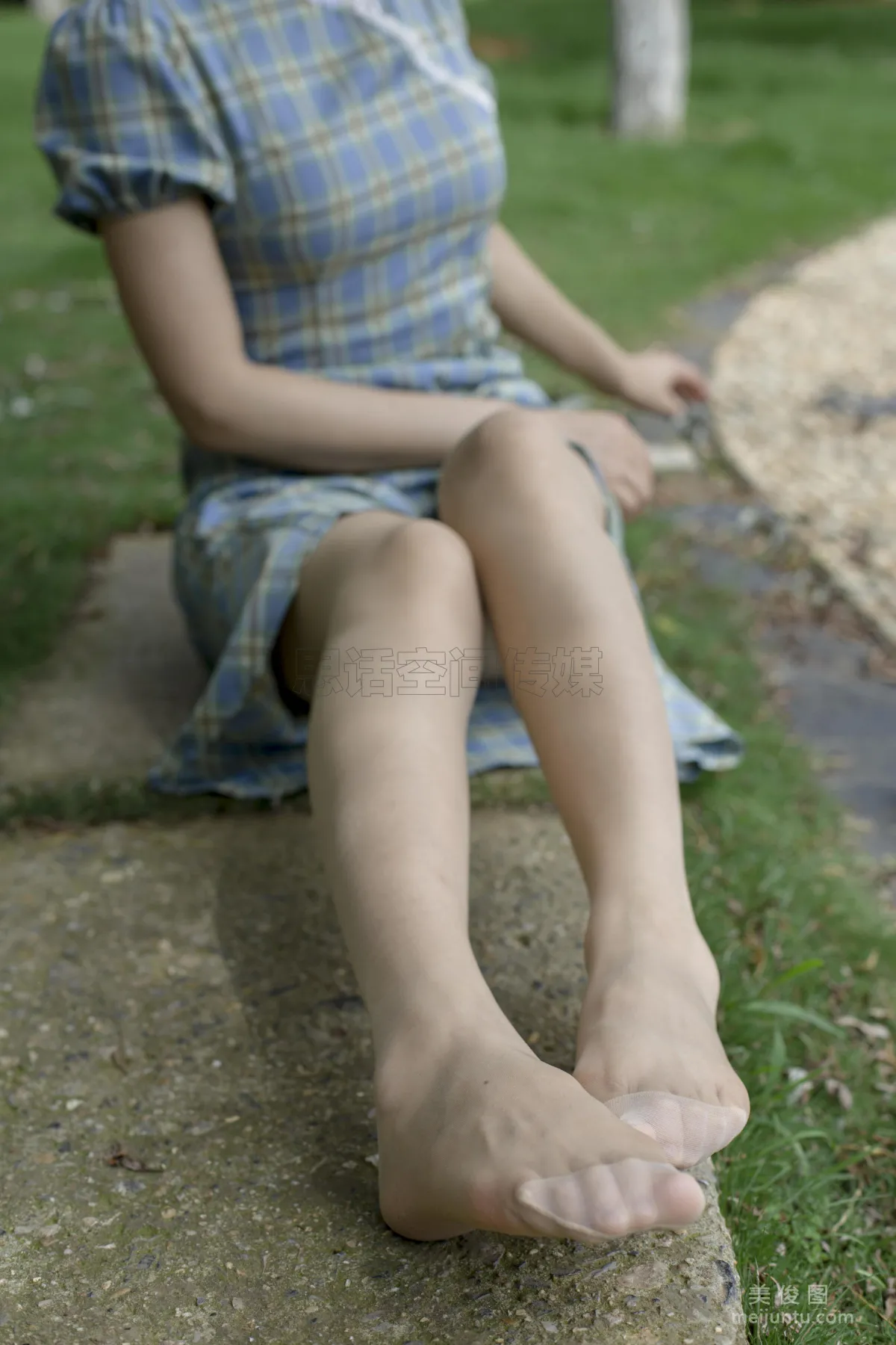 [SiHua] SH173 Shi Shi, Qipao and Silk Stockings Girl Strolls in the Park photo 24