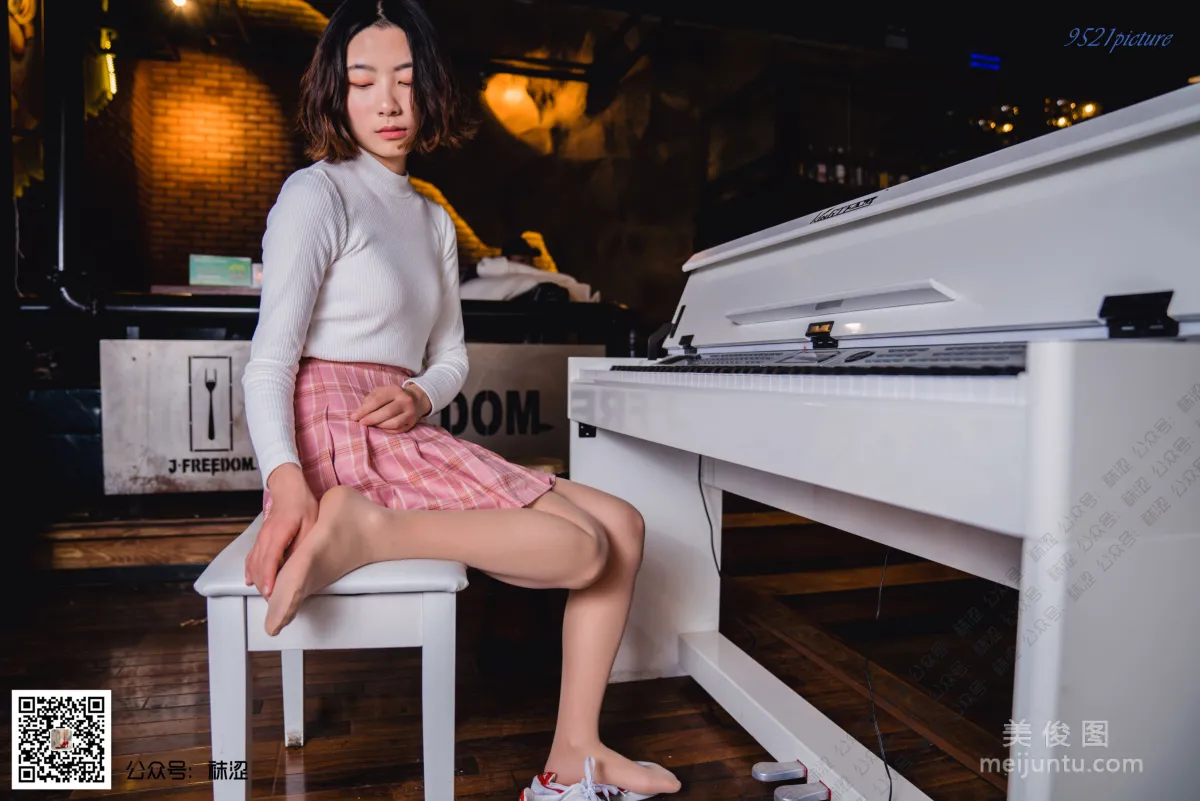 [Wase] VOL.029 Xue Li, Pink Pleated Skirt and Skin-Tone Velvet Stockings photo 21